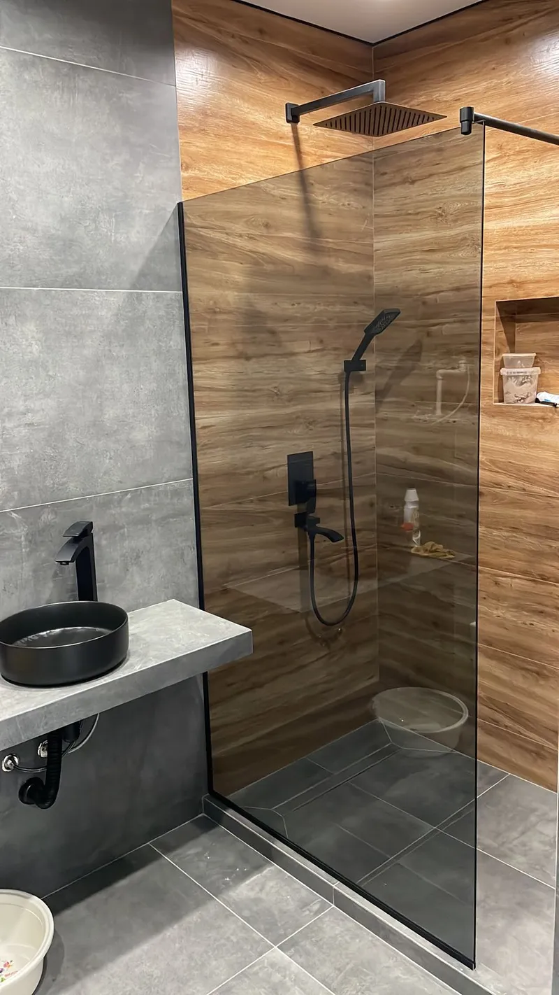 Без двери. Walk-in. Графитовое стекло. Фурнитура Черная.